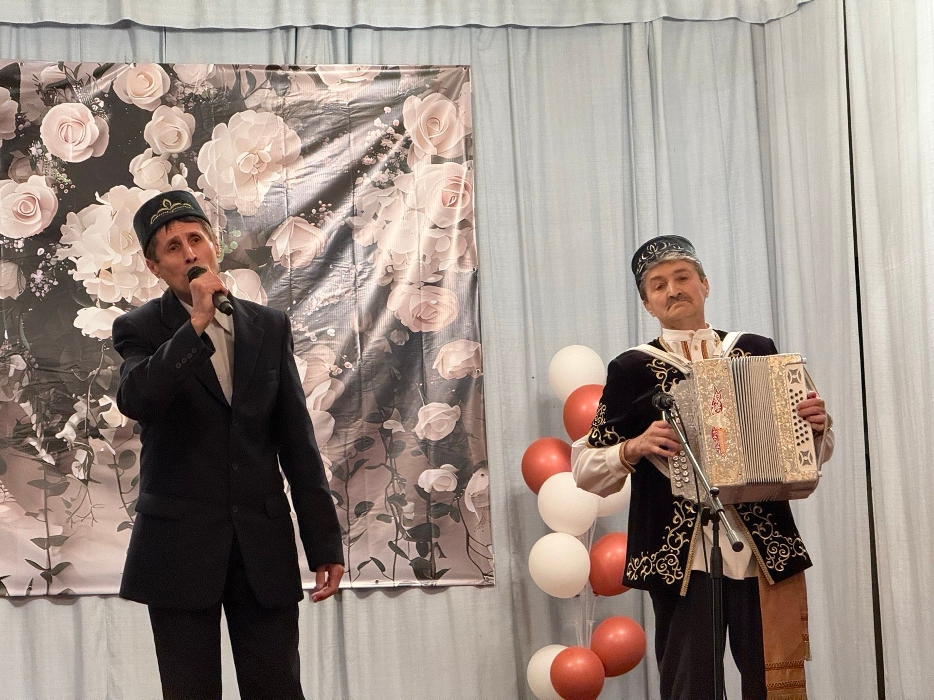 Тау Иле мәдәният йортында моңлы кичә: «Ышаныч» төркеме хәйрия концерты белән чыгыш ясады