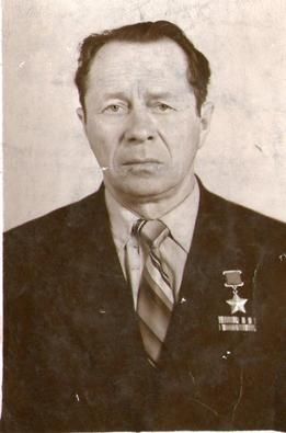 Гап-гади авыл егете үз гомере турында уйламый, Ватаны өчен көрәшә