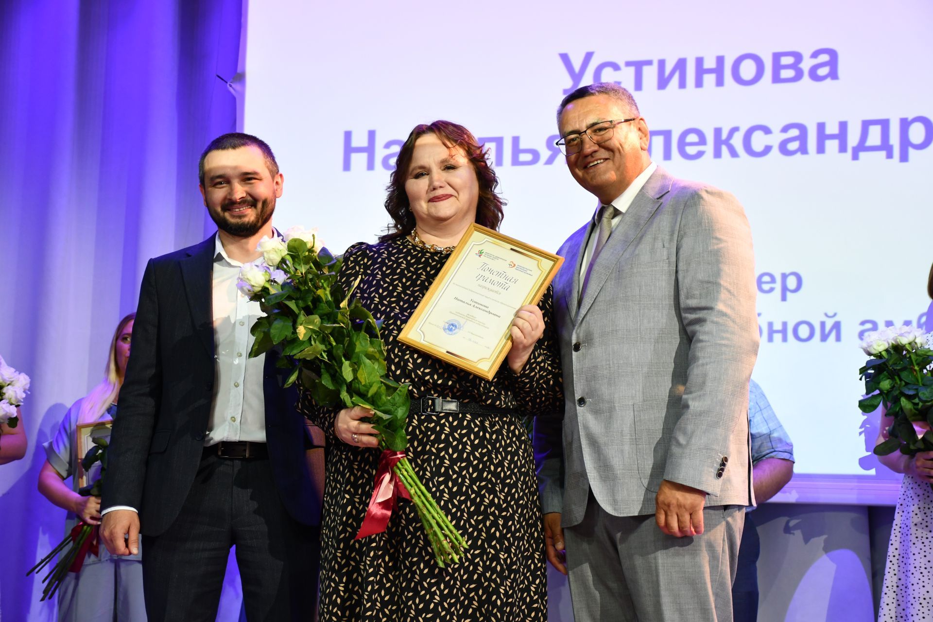 Ак халатлы фәрештәләр: Бүген Яшел Үзәндә медицина хезмәткәрләрен котладылар