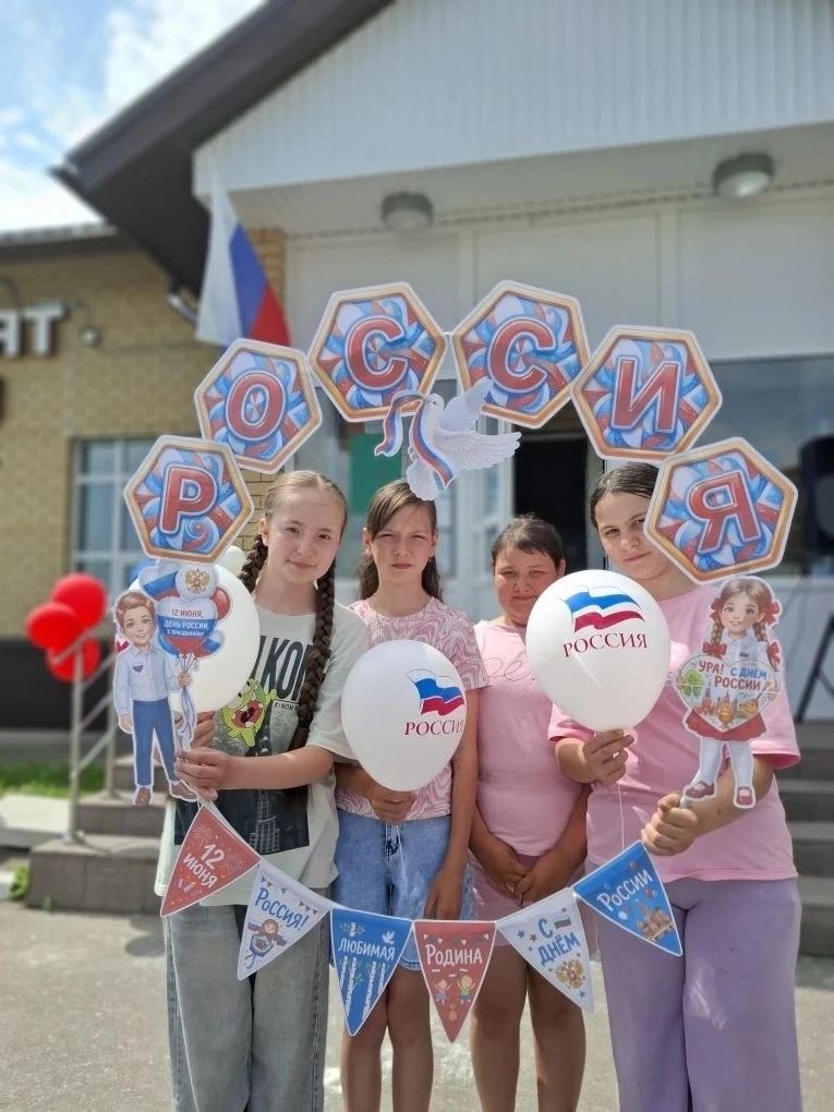 Норлатның «Ромашка» лагеренда Россия көненә багышланган патриотик бәйрәм узды