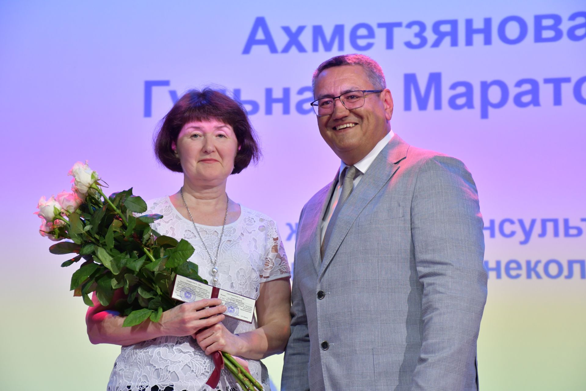 Ак халатлы фәрештәләр: Бүген Яшел Үзәндә медицина хезмәткәрләрен котладылар
