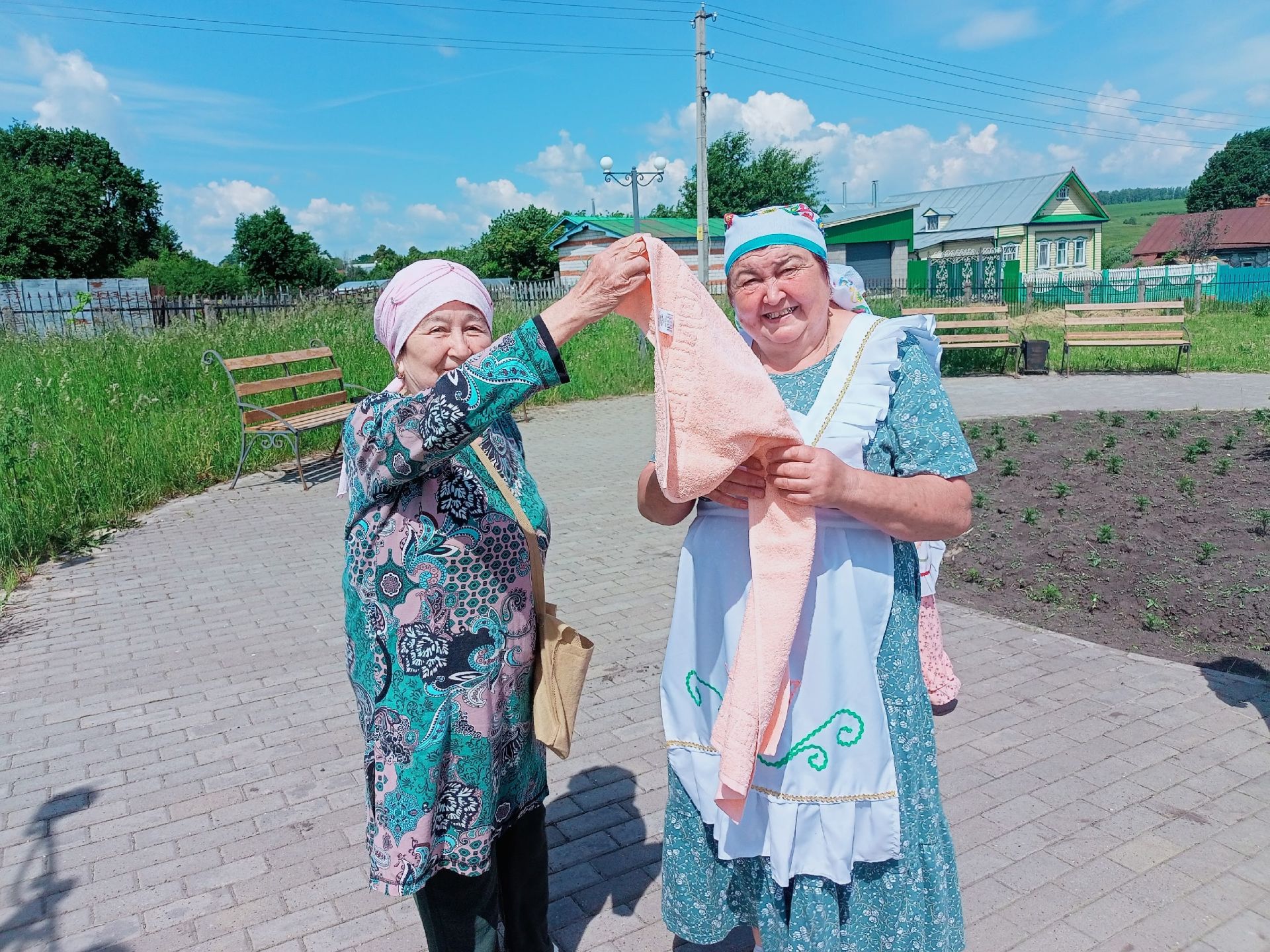 Олы Ачасырда Авыл бәйрәменә сөлге җыйдылар
