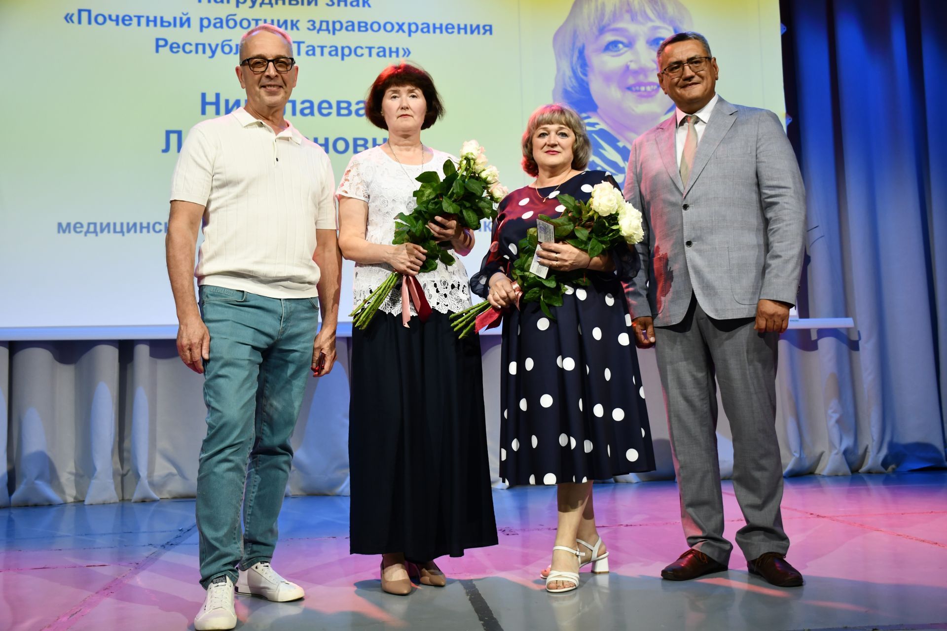 Ак халатлы фәрештәләр: Бүген Яшел Үзәндә медицина хезмәткәрләрен котладылар