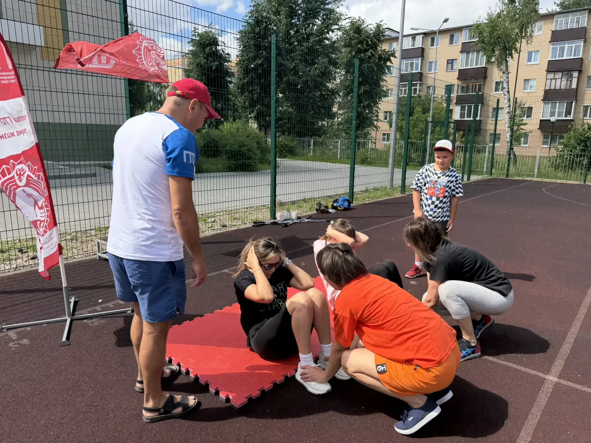ГТОга гаилә белән старт: Яшел Үзән хастаханәсенең кадрлар бүлеге хезмәткәрләре балалар белән бергә көн үткәрде