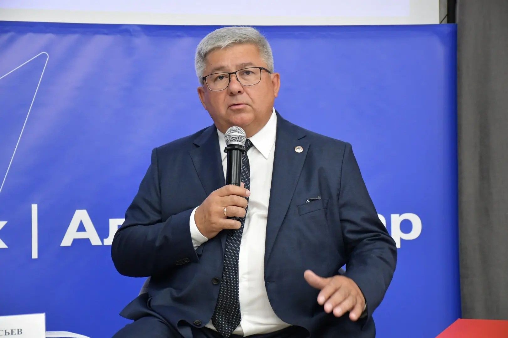 Бүген Яшел Үзәннең яшьләр үзәге «Порт» мәйданчыгы актив яшьләрне, остазларны һәм җәмәгать эшлеклеләрен берләштерде