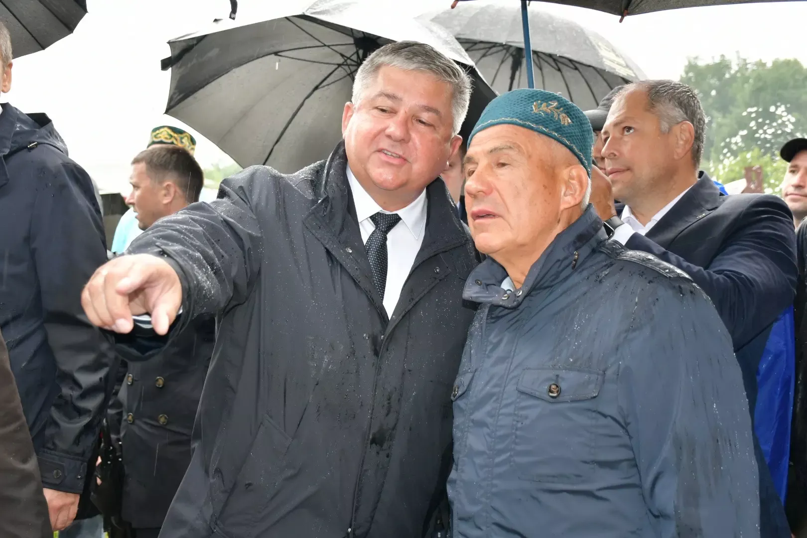 Казан Сабан туенда Яшел Үзән районы ишегалдында Татарстан Республикасы Рәисе Рөстәм Нургали улы Миңнеханов кунак булды