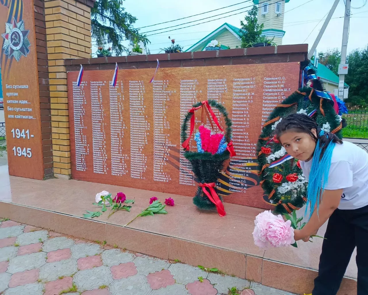 Олы Яке авылы обелискы янында «Хәтер шәме» акциясе узды