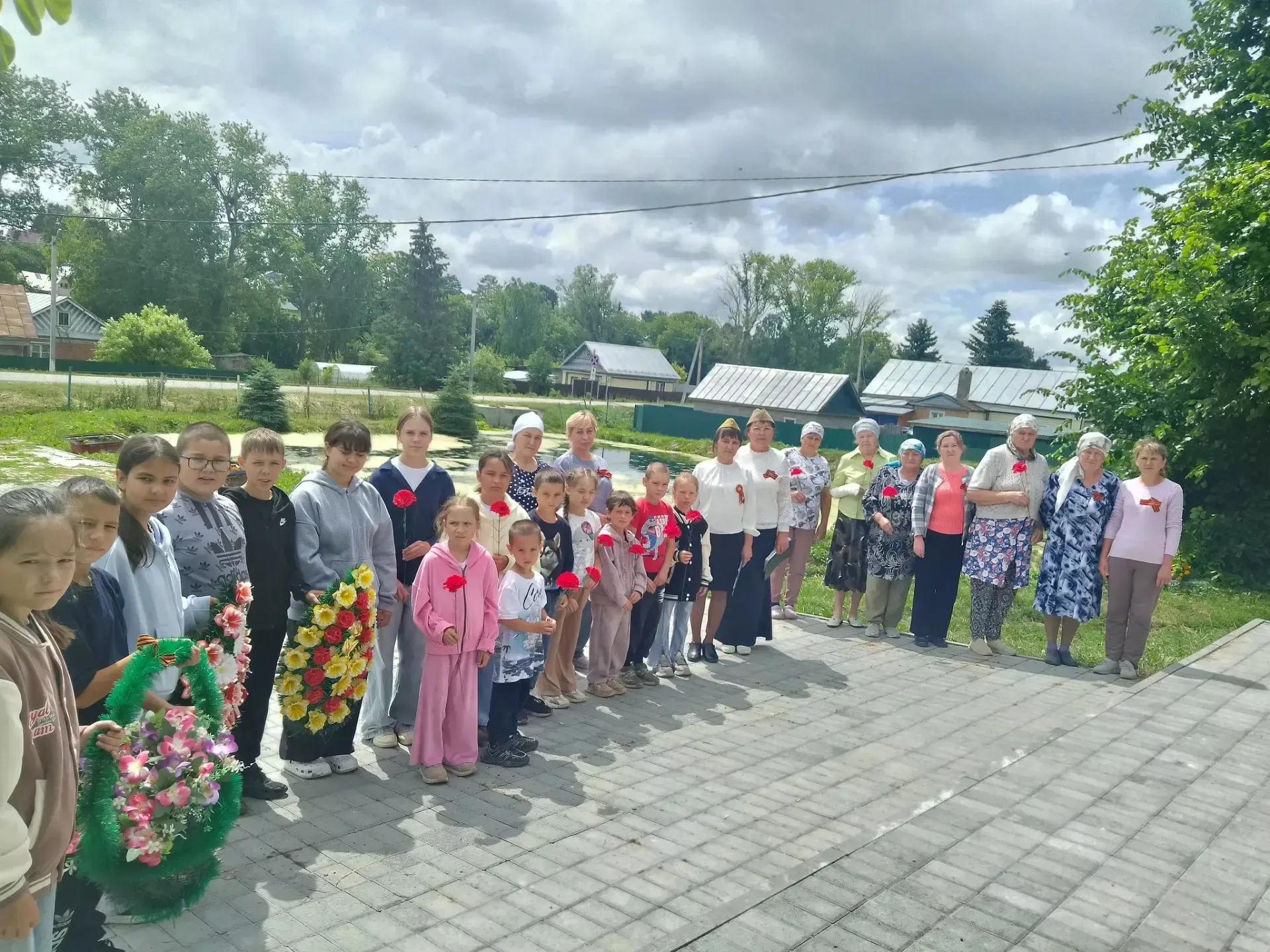 Бакырчы авылы «Бер минут тынлык» һәм «Хәтер шәме» акцияләренә кушылды