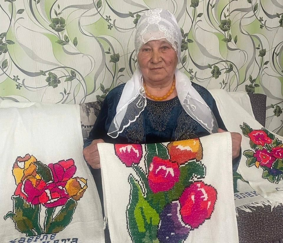 Еллар буе Сабантуй күрке булган чигүле сөлгеләрне тудыручы ул - Әминә апа Сөнгатуллина