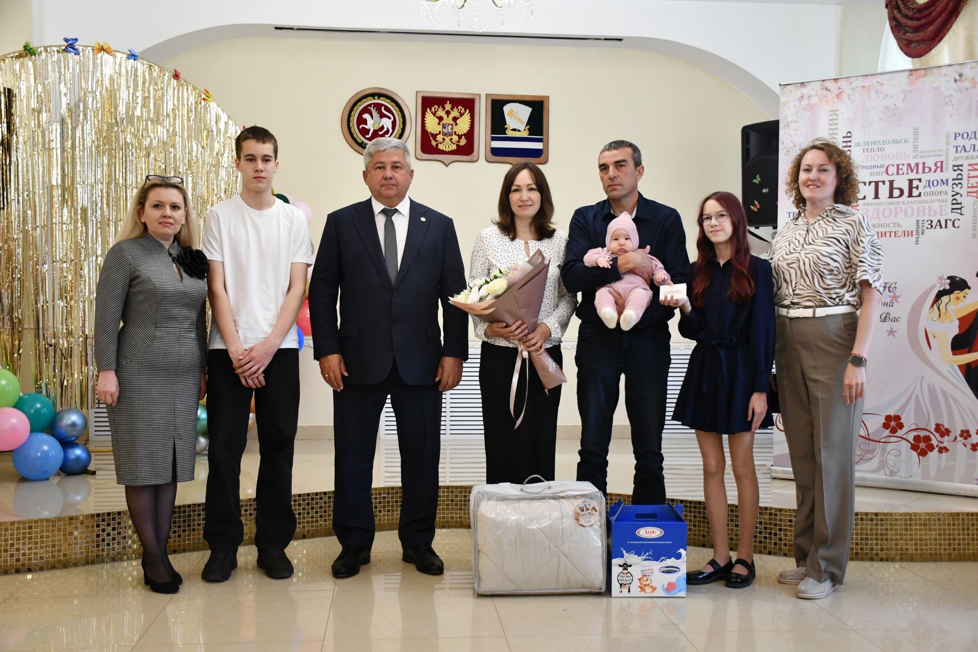 Балалы йортта бәхет яши: Яшел Үзәндә күпбалалы гаиләләрне хөрмәтләделәр