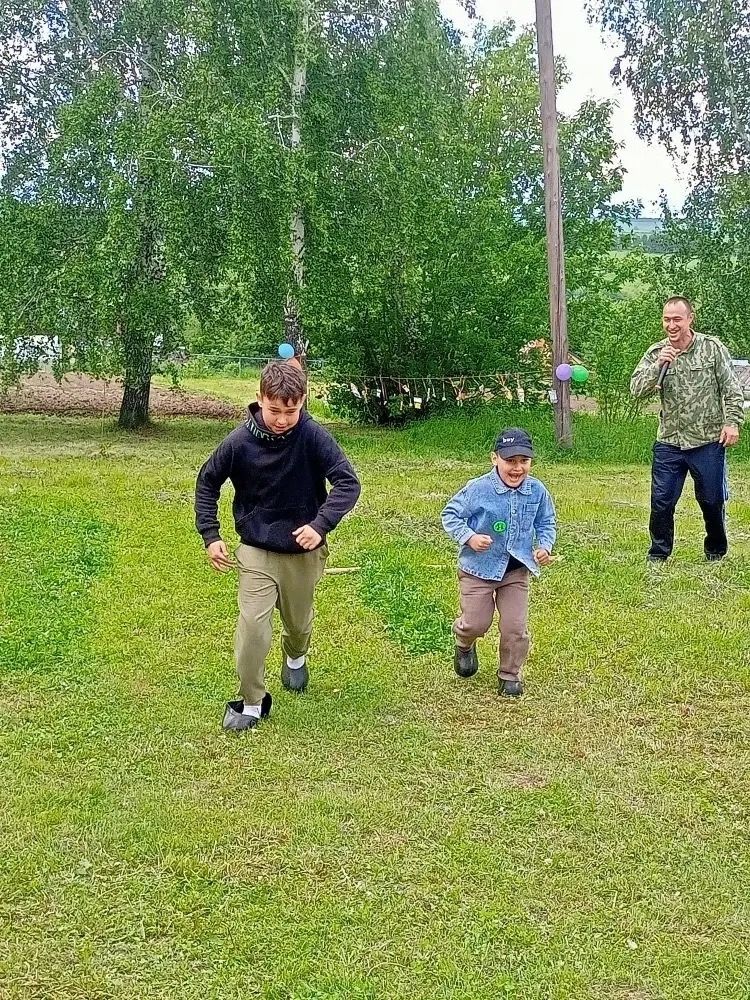 Олы Шырдан авылы мәдәният йортында «Балалар күңелле яшиләр» дигән балалар Сабантуе үтте
