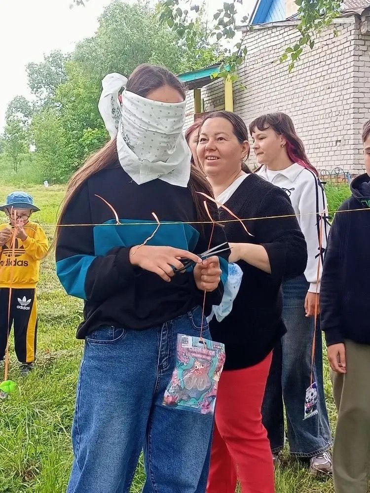 Олы Шырдан авылы мәдәният йортында «Балалар күңелле яшиләр» дигән балалар Сабантуе үтте