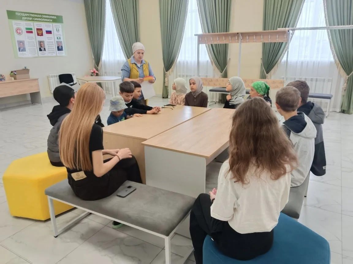 «Светофорның каникулы юк»: Олы Ачасырда юл хәрәкәте кагыйдәләре буенча белем бирү чарасы узды