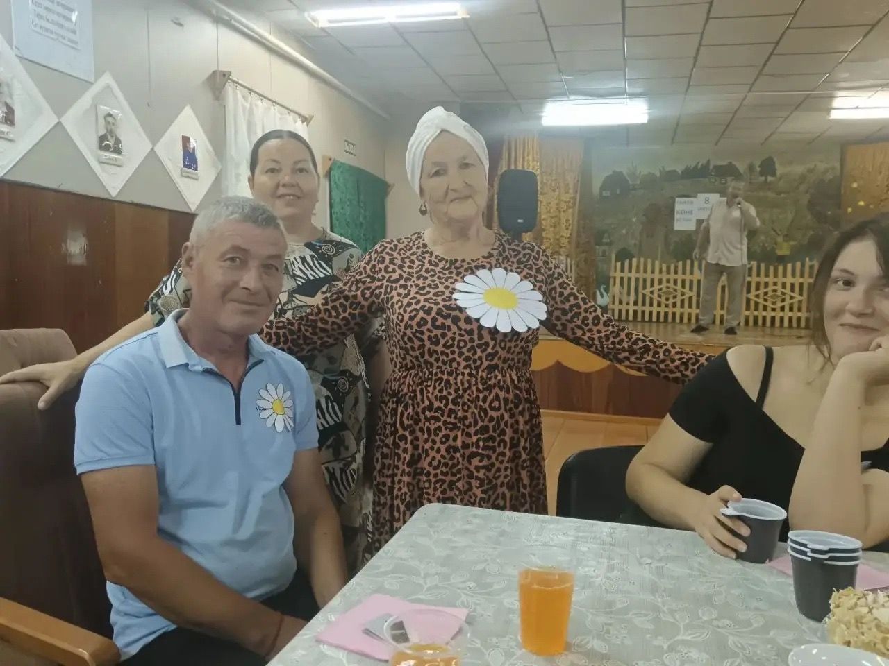 Олы Шырдан мәдәният йортында 58 ел бергә яшәгән парларны һәм күпбалалы гаиләләрне хөрмәтләделәр
