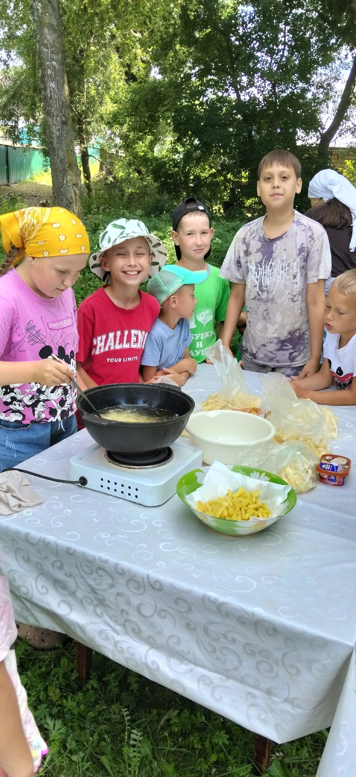 Акъегет авылында фри бәрәңгесе ясау буенча балаларга мастер-класс үткәрделәр