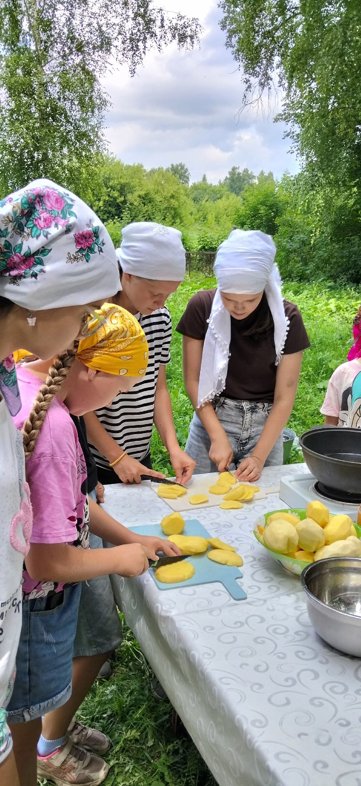 Акъегет авылында фри бәрәңгесе ясау буенча балаларга мастер-класс үткәрделәр