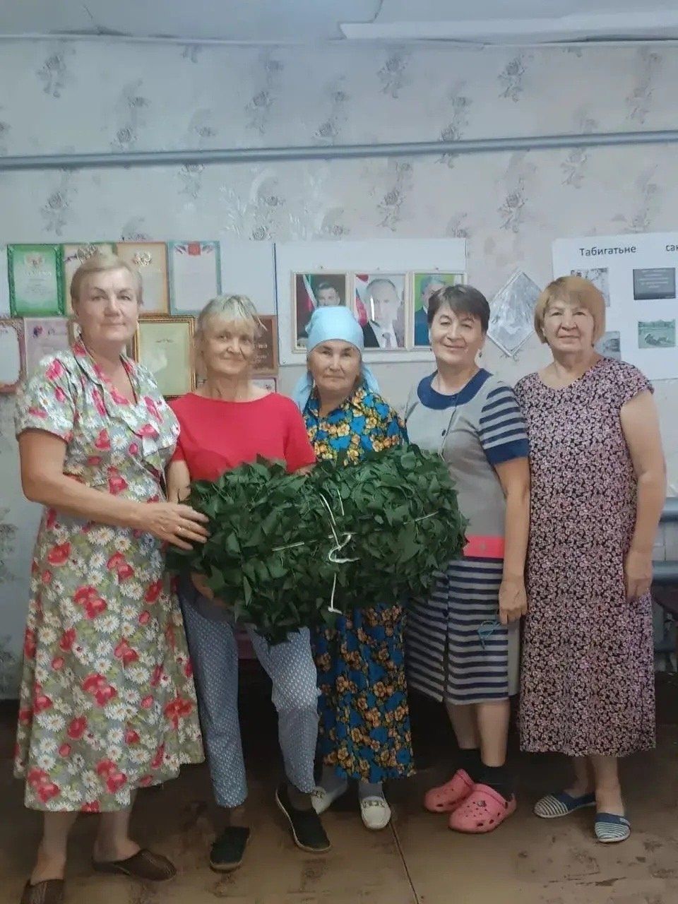 Мулла Иле һәм Зур Өтәк авылларының уңган ханымнары маскировка челтәрләре үрде