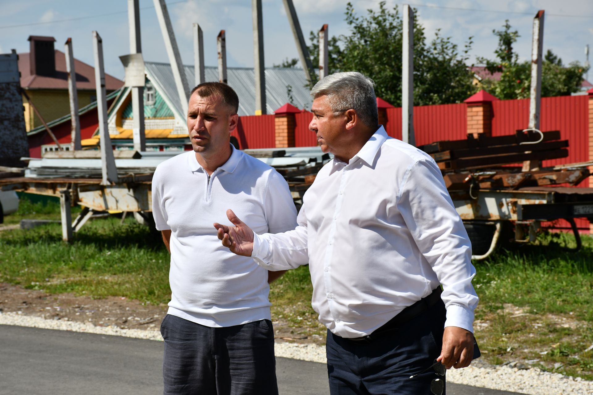 Михаил Афанасьев Яшел Үзәндә юллар төзекләндерү эшләре барышы белән танышты
