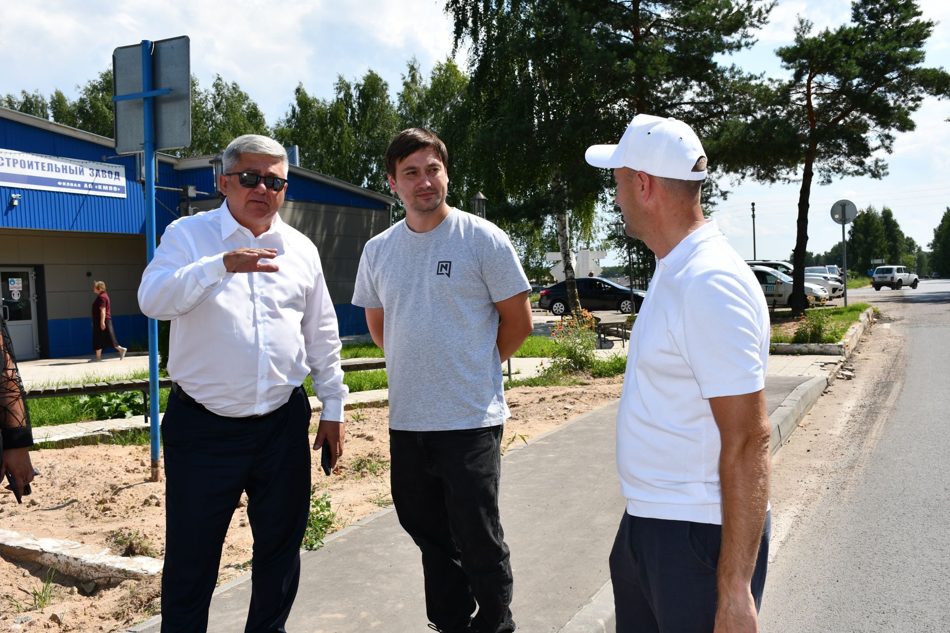 Михаил Афанасьев Яшел Үзәндә юллар төзекләндерү эшләре барышы белән танышты