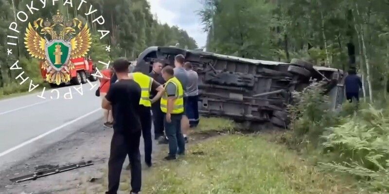 Балалар белән автобус юл-транспорт һәлакәте нәтиҗәсендә, чокырга ауган