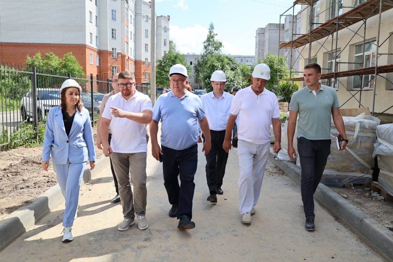 Яшел Үзән медицина көллиятенең уку корпусында капиталь ремонт эшләренең барышы белән таныштылар