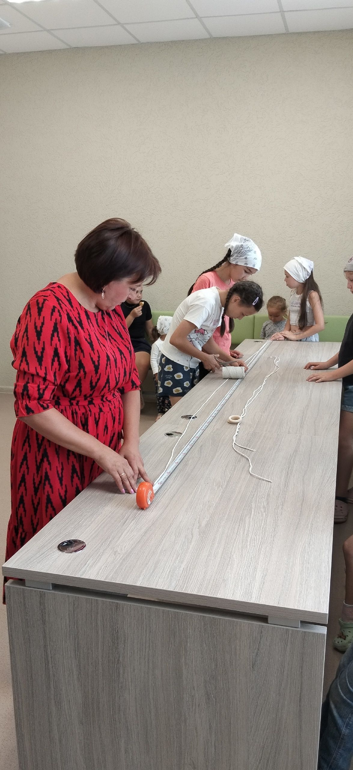 Акъегет мәдәният йортында яшь кызлар макраме техникасында штора тасмалары үрергә өйрәнделәр