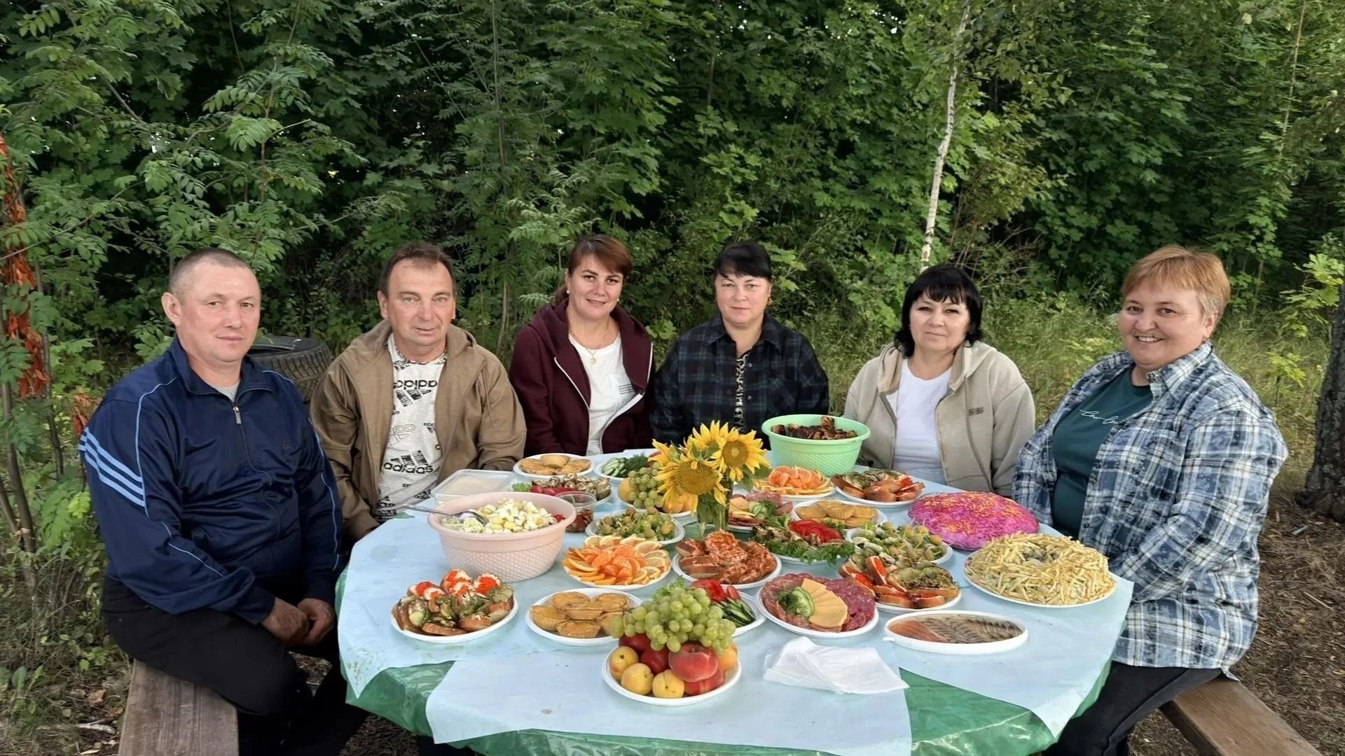 Күгеш авылында «Алма Спасы — җәй бездән китә!» дип исемләнгән күңелле фольклор кичәсе узды