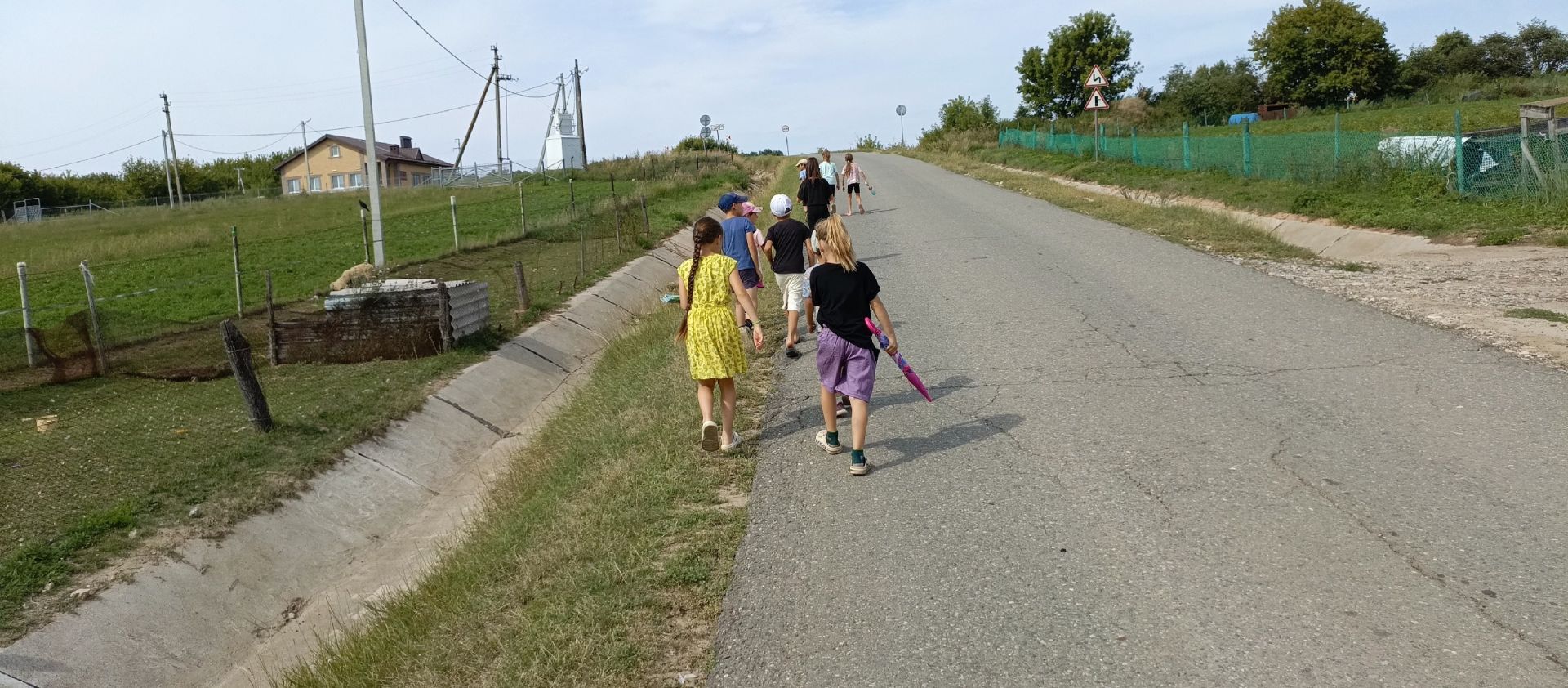 Бакырчы мәдәният йорты хезмәткәрләре балаларга юл йөрү кагыйдәләрен тагын бер кат искә төшерде
