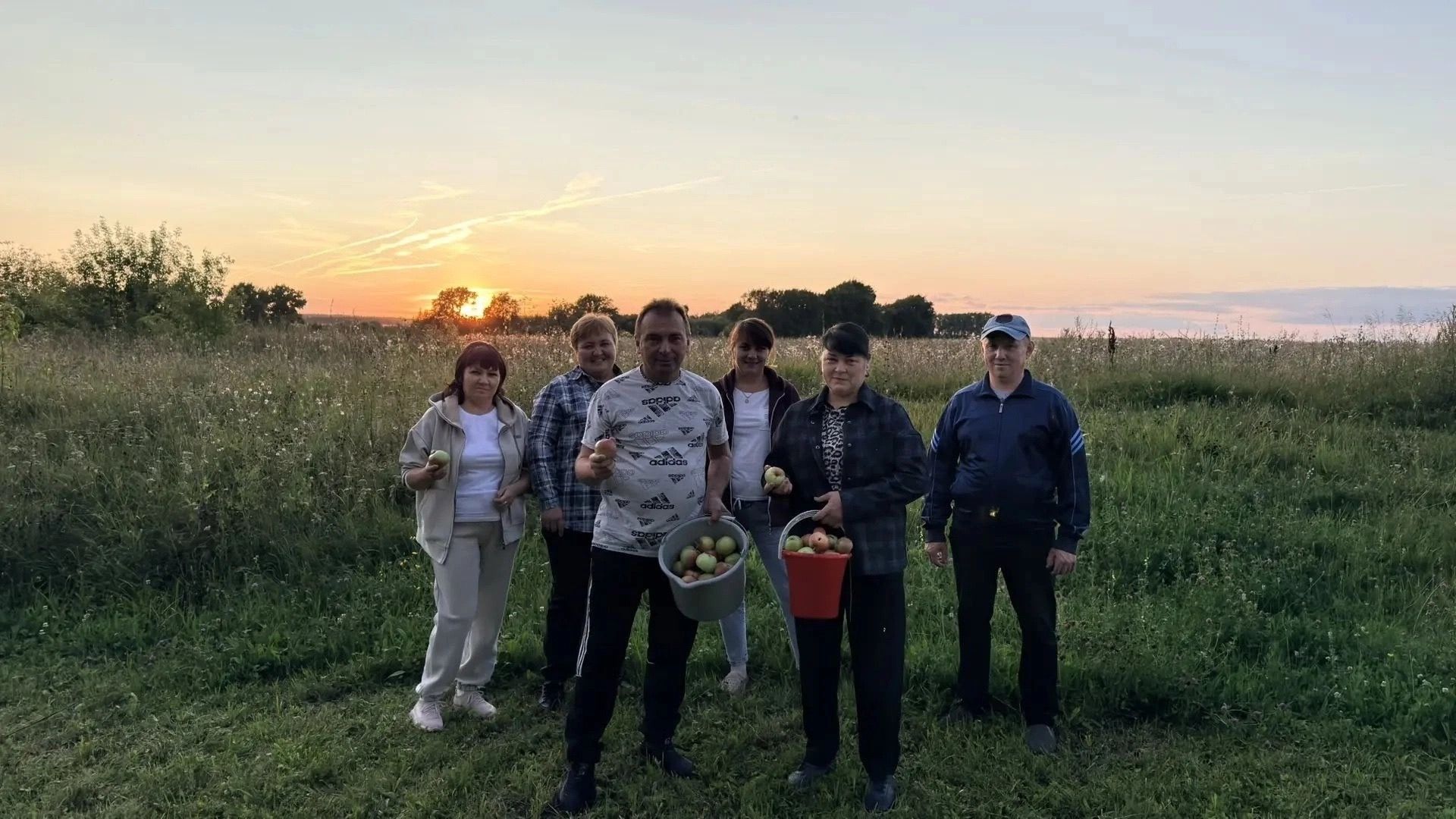 Күгеш авылында «Алма Спасы — җәй бездән китә!» дип исемләнгән күңелле фольклор кичәсе узды
