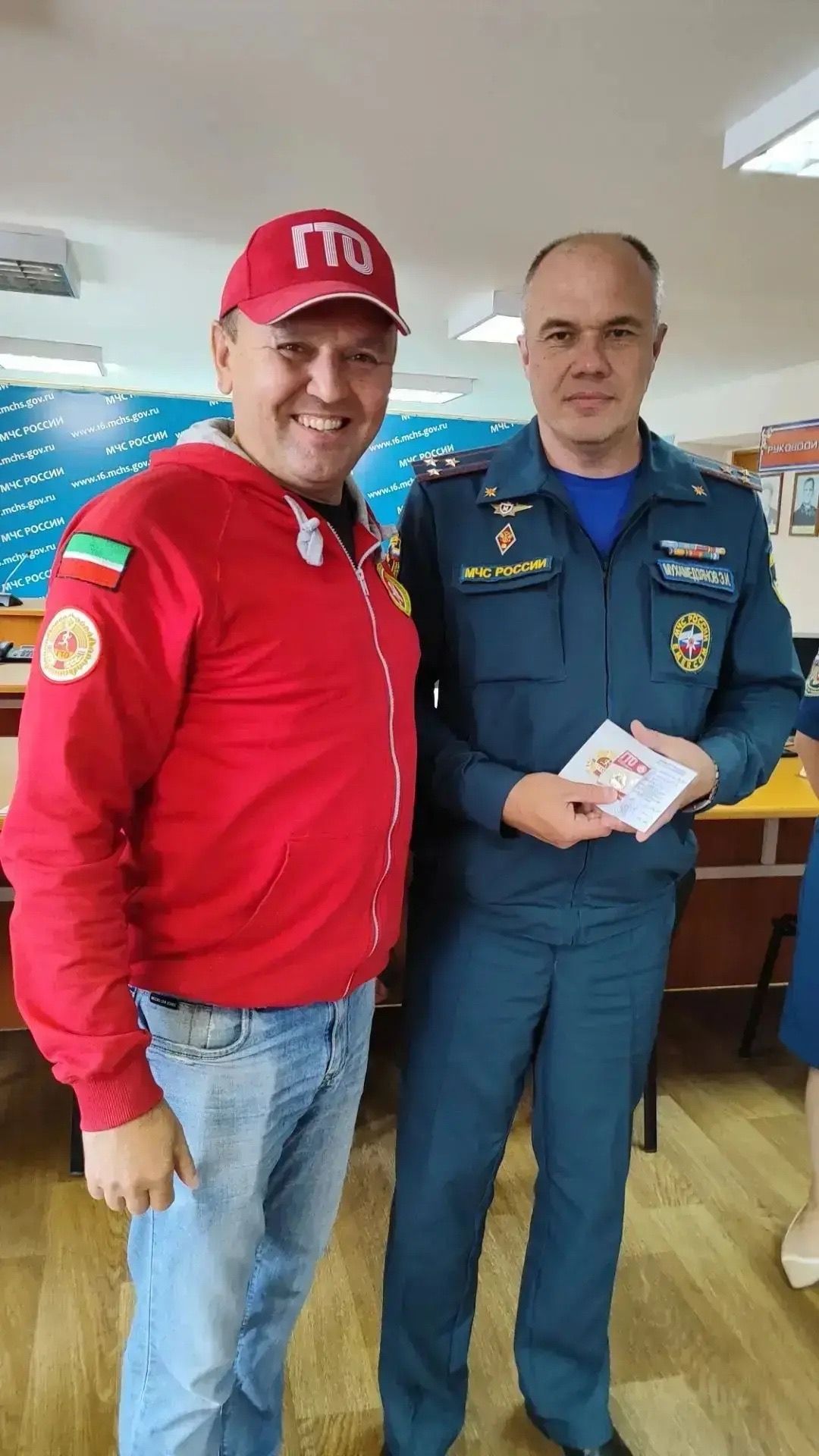 Россия Гадәттән тыш хәлләр министрлыгының 8 нче янгын-саклау отряды хезмәткәрләренә ГТО билгеләре тапшырылды