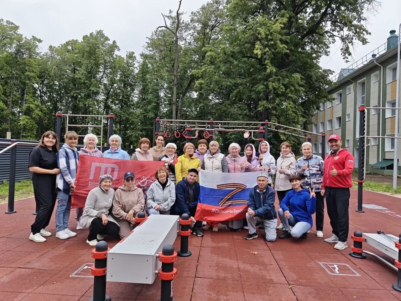 «Үзебезнекеләрне ташламыйбыз» (Своих не бросаем) хәрәкәте активистлары яңа ГТО мәйданчыгында көчләрен сынадылар