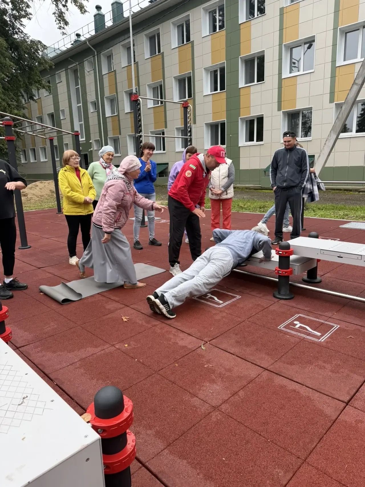 «Үзебезнекеләрне ташламыйбыз» (Своих не бросаем) хәрәкәте активистлары яңа ГТО мәйданчыгында көчләрен сынадылар
