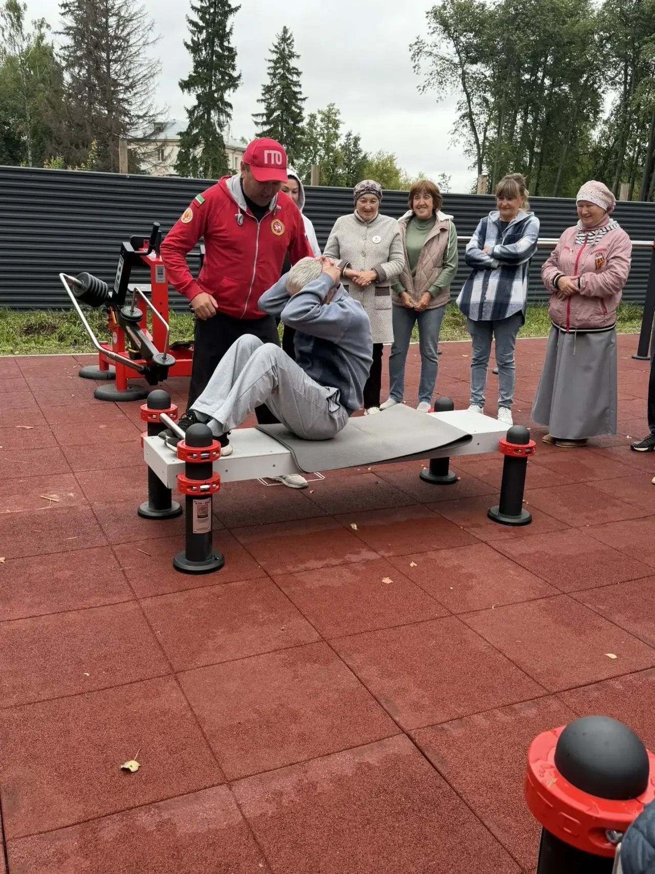 «Үзебезнекеләрне ташламыйбыз» (Своих не бросаем) хәрәкәте активистлары яңа ГТО мәйданчыгында көчләрен сынадылар