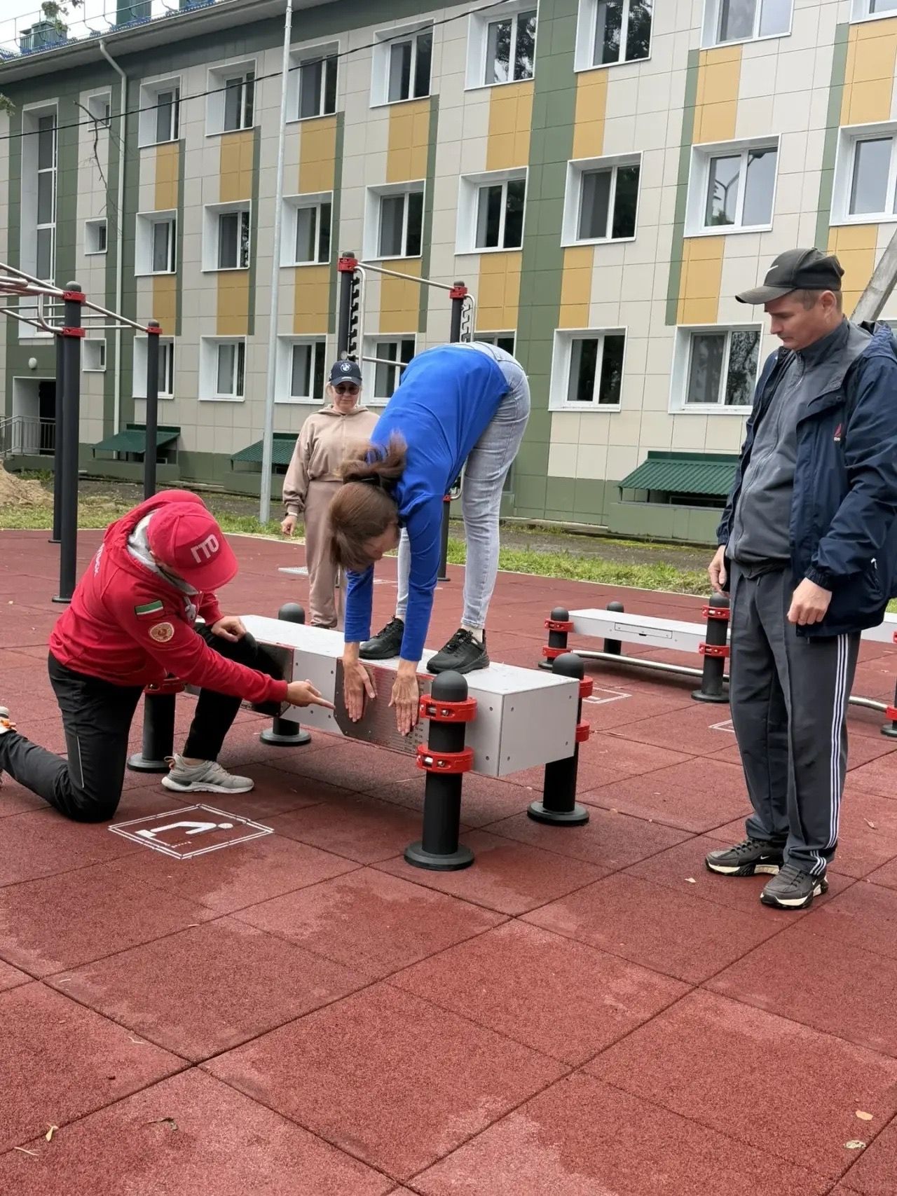 «Үзебезнекеләрне ташламыйбыз» (Своих не бросаем) хәрәкәте активистлары яңа ГТО мәйданчыгында көчләрен сынадылар