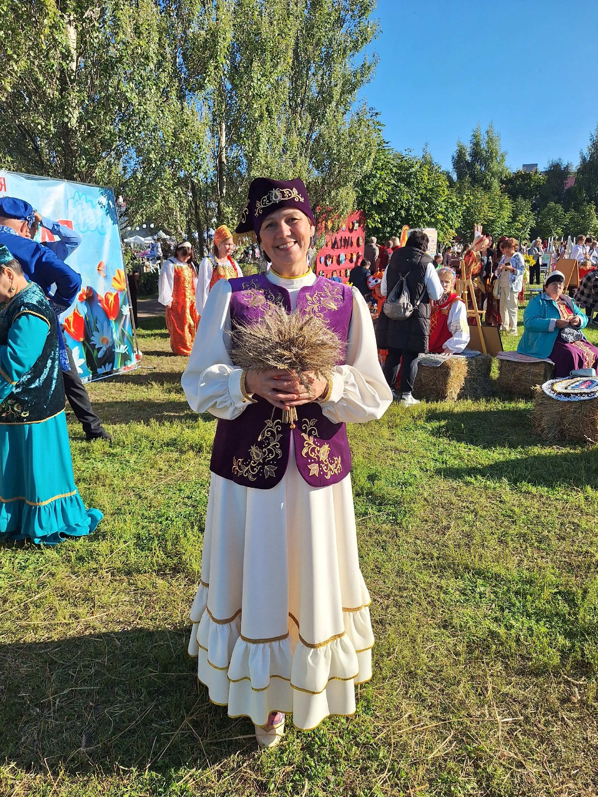 Яшел Үзәндә Республика көне: капкалы уеннар, көзге нигъмәтләр һәм чигү серләре