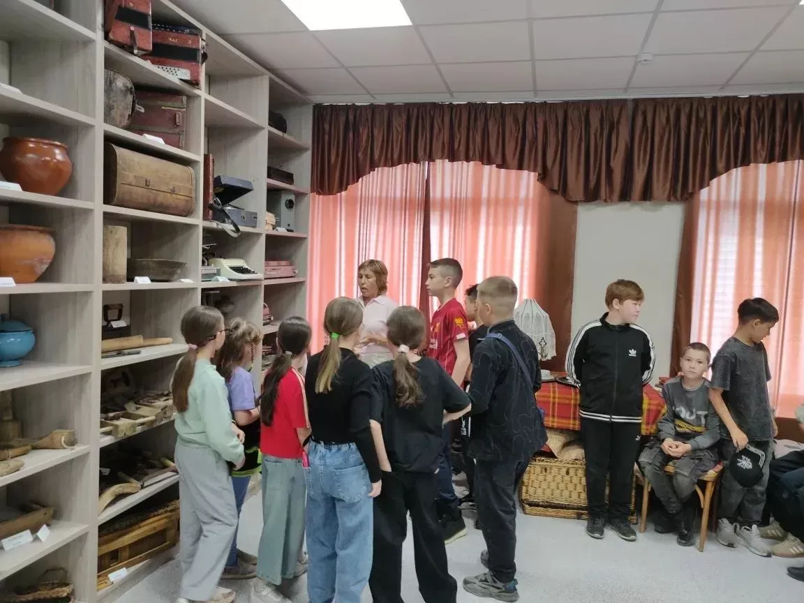 Татар Танае авылы мәдәният йортында «Үткәннәр белән танышу» исемле музей бүлмәсенә экскурсия узды
