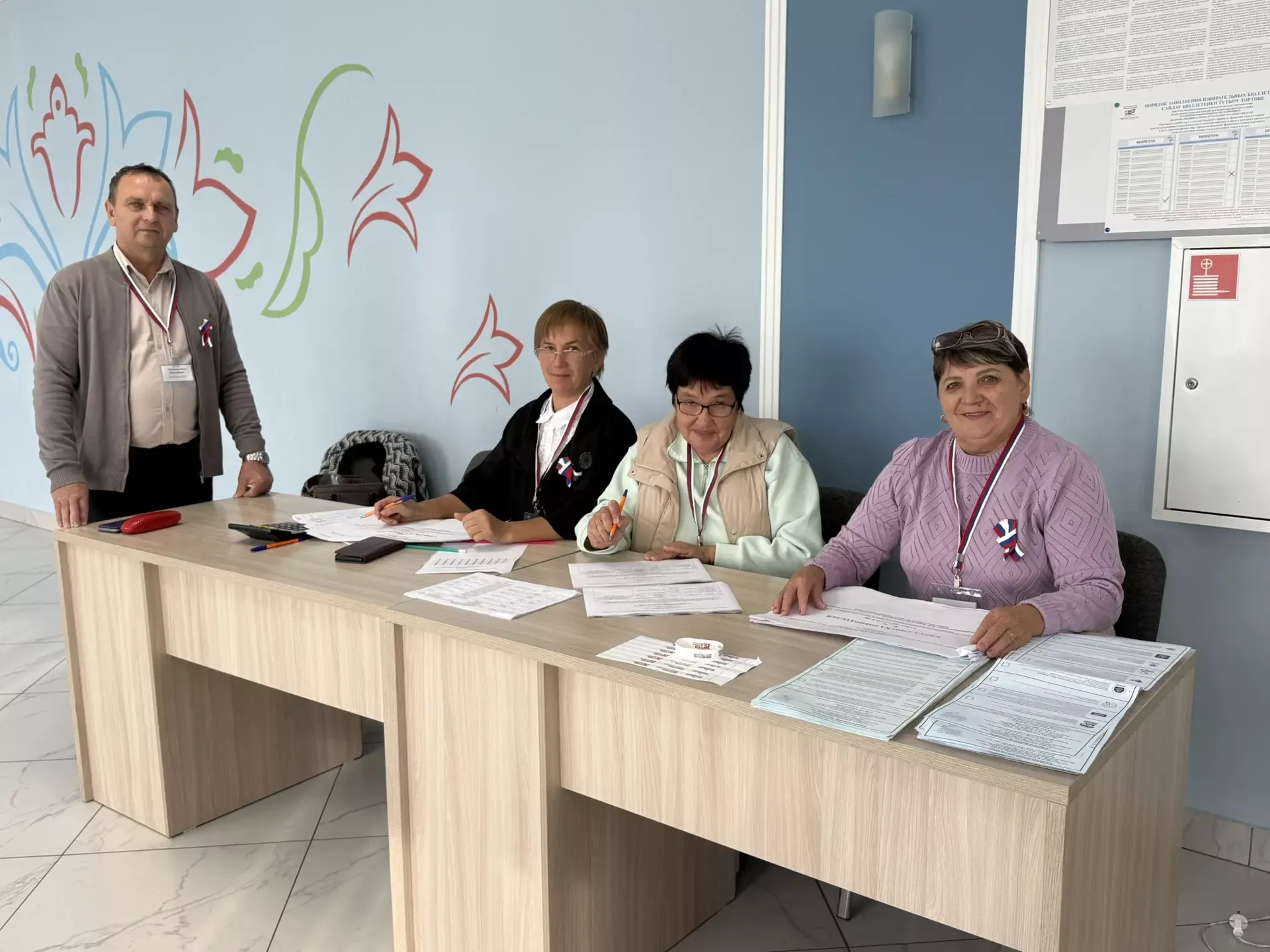 Татар Танае авылының 1586 нчы сайлау участогы әле тавыш бирергә өлгермәгән авылдашларын көтә