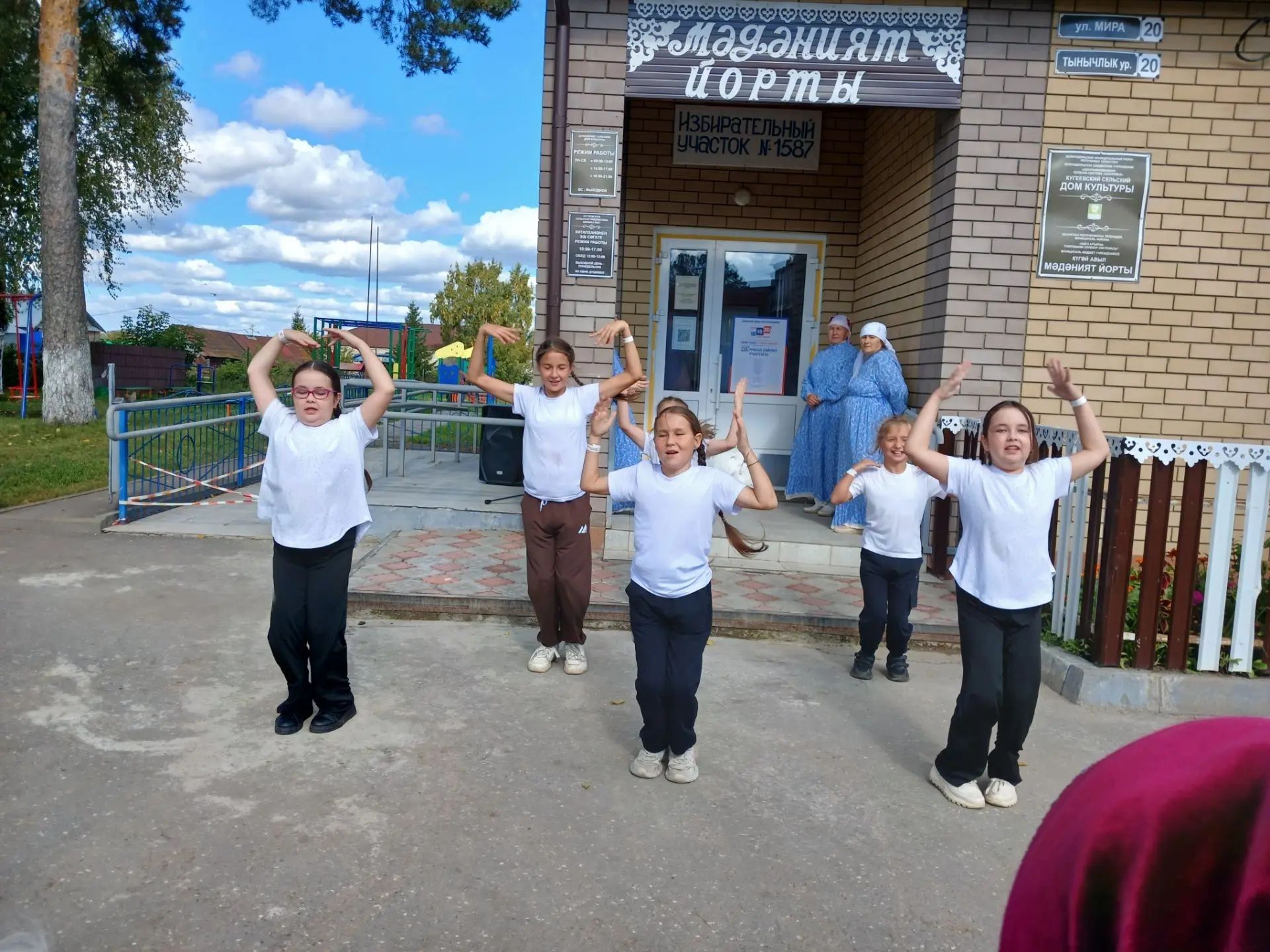 Күгәй мәдәният йортында «Көзләрдә дә, язлар кабатлана» дигән концерт узды