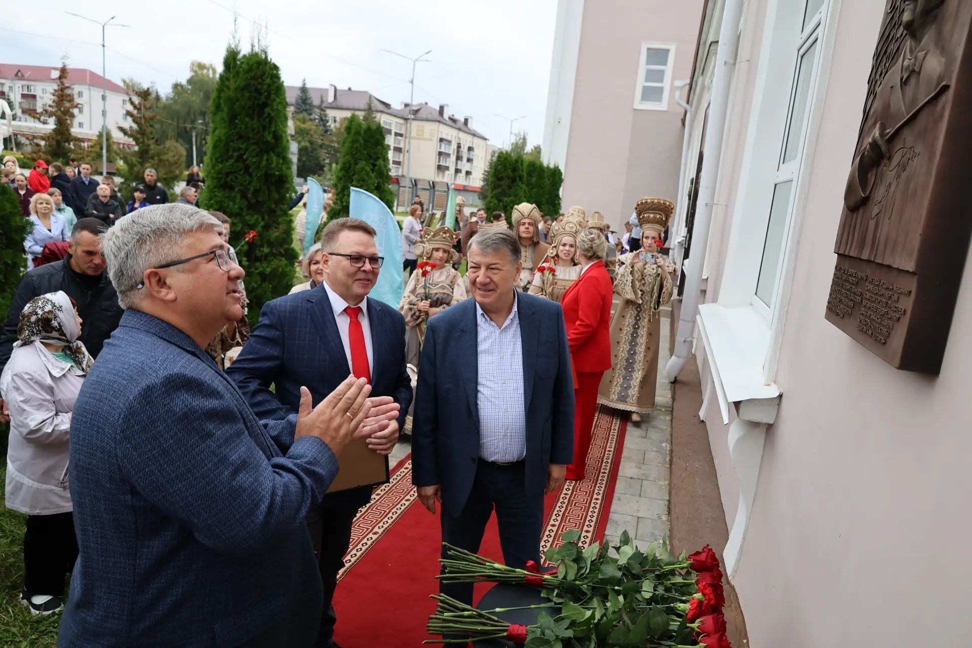 ПОЗиС открыл барельеф, посвящённый Олегу Лундстрему