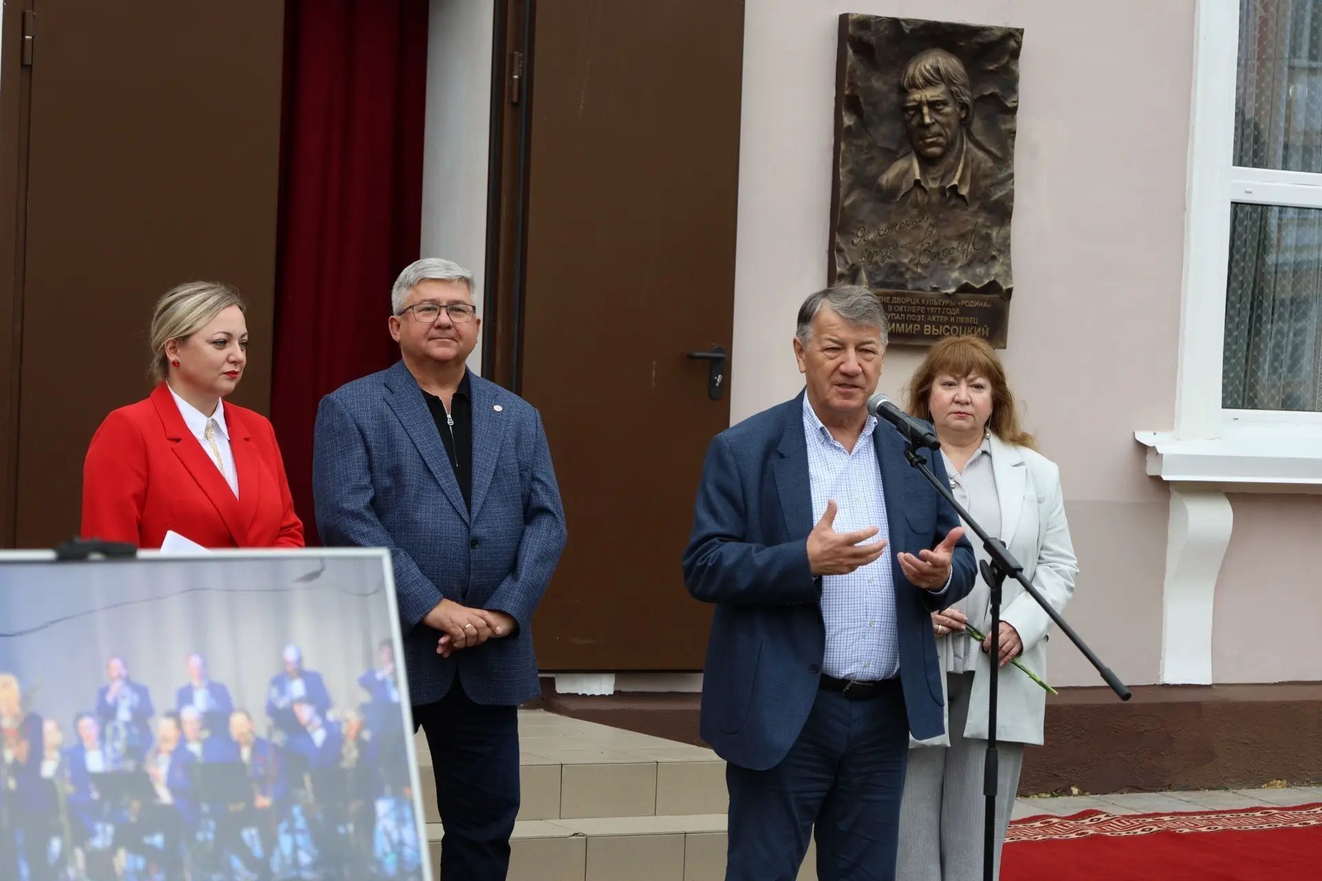 ПОЗиС открыл барельеф, посвящённый Олегу Лундстрему
