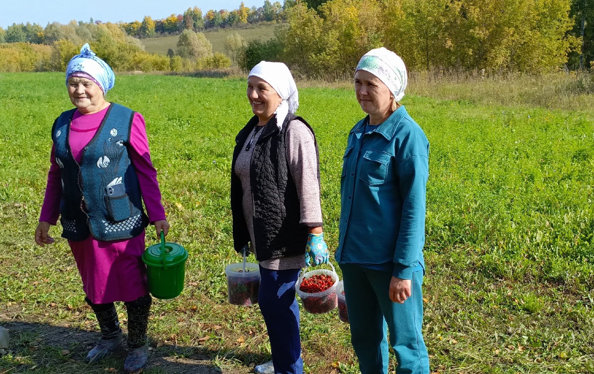 Бакырчының «Хәзинә» кызлары урманда гөлҗимеш җыйды