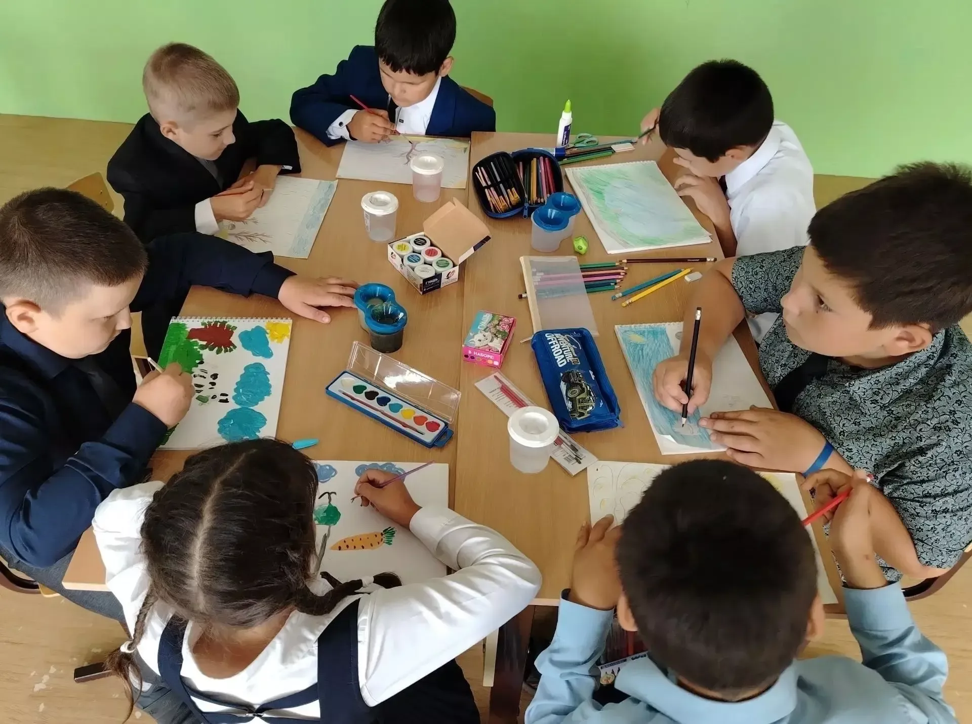 Мулла Иле мәдәният йортында «Көзнең ачык төсләре» дигән рәсем бәйгесе узды