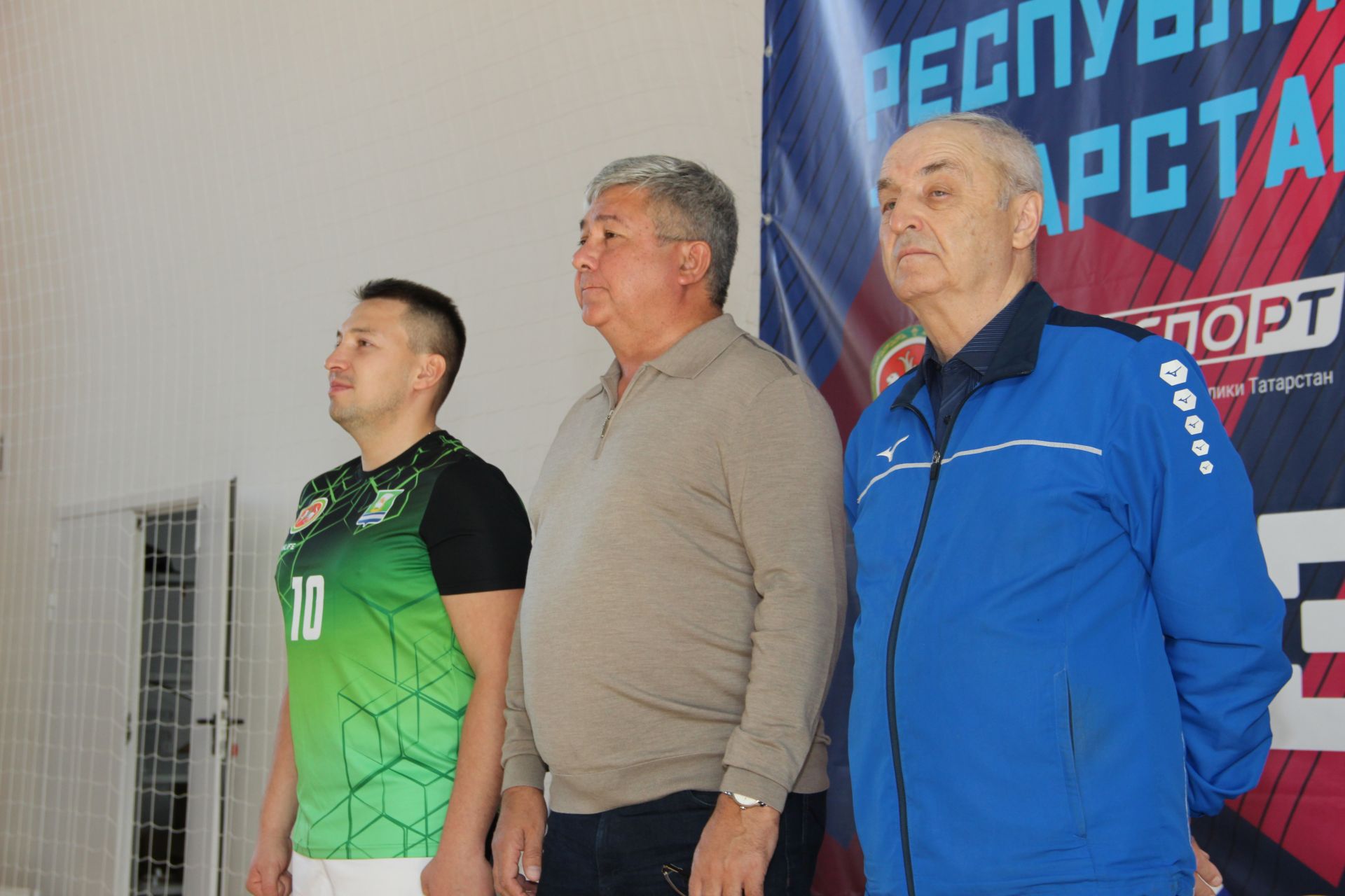 Васильево бистәсенең универсаль спорт залында муниципаль хезмәткәрләр арасында волейбол турниры узды