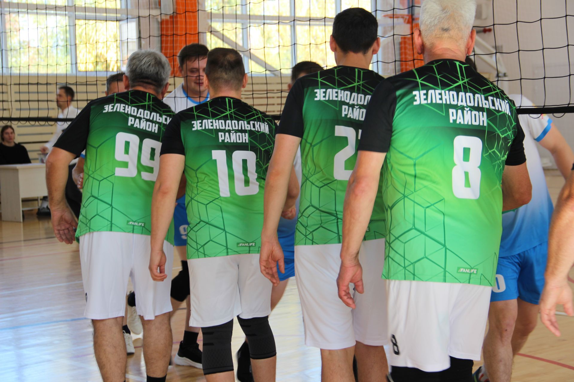 Васильево бистәсенең универсаль спорт залында муниципаль хезмәткәрләр арасында волейбол турниры узды