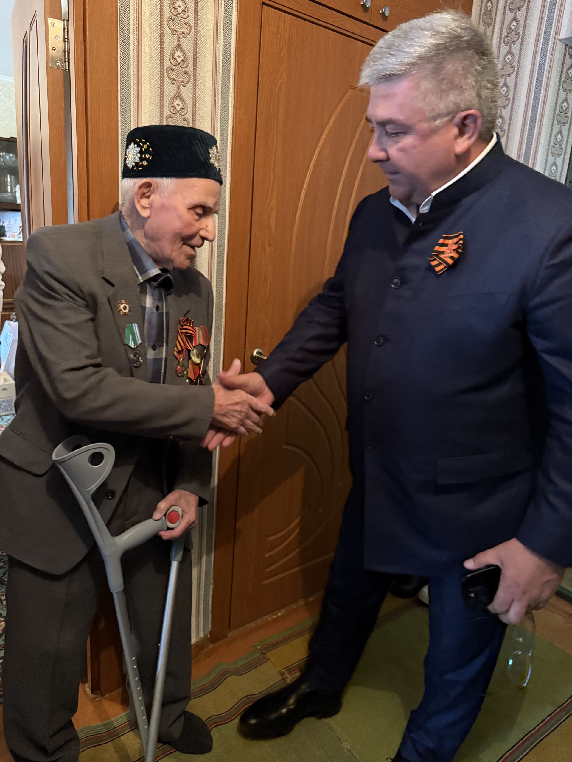 Сугыш ветераны Борһан Гайнетдиновны Җиңү көне белән котлау