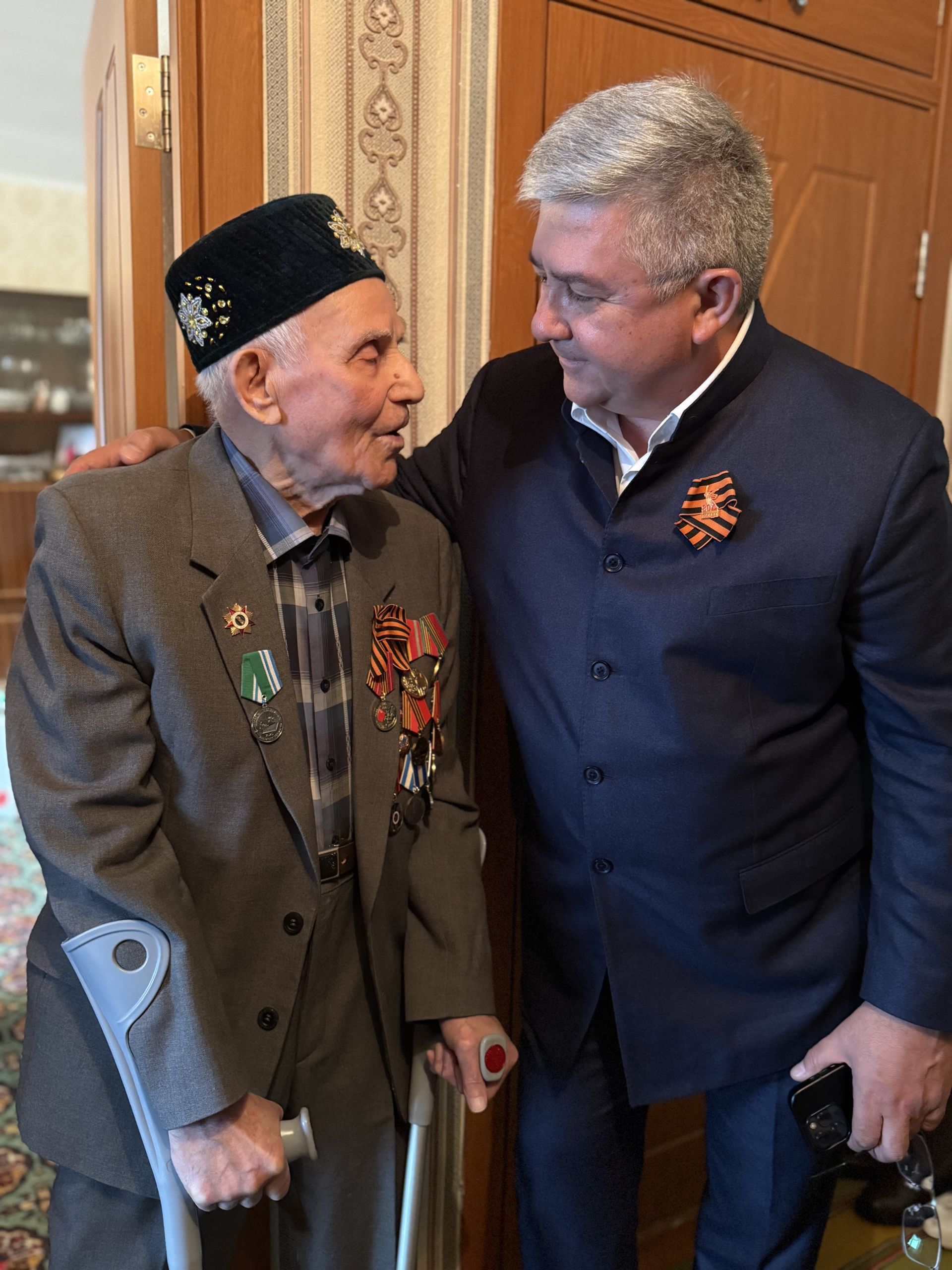 Сугыш ветераны Борһан Гайнетдиновны Җиңү көне белән котлау