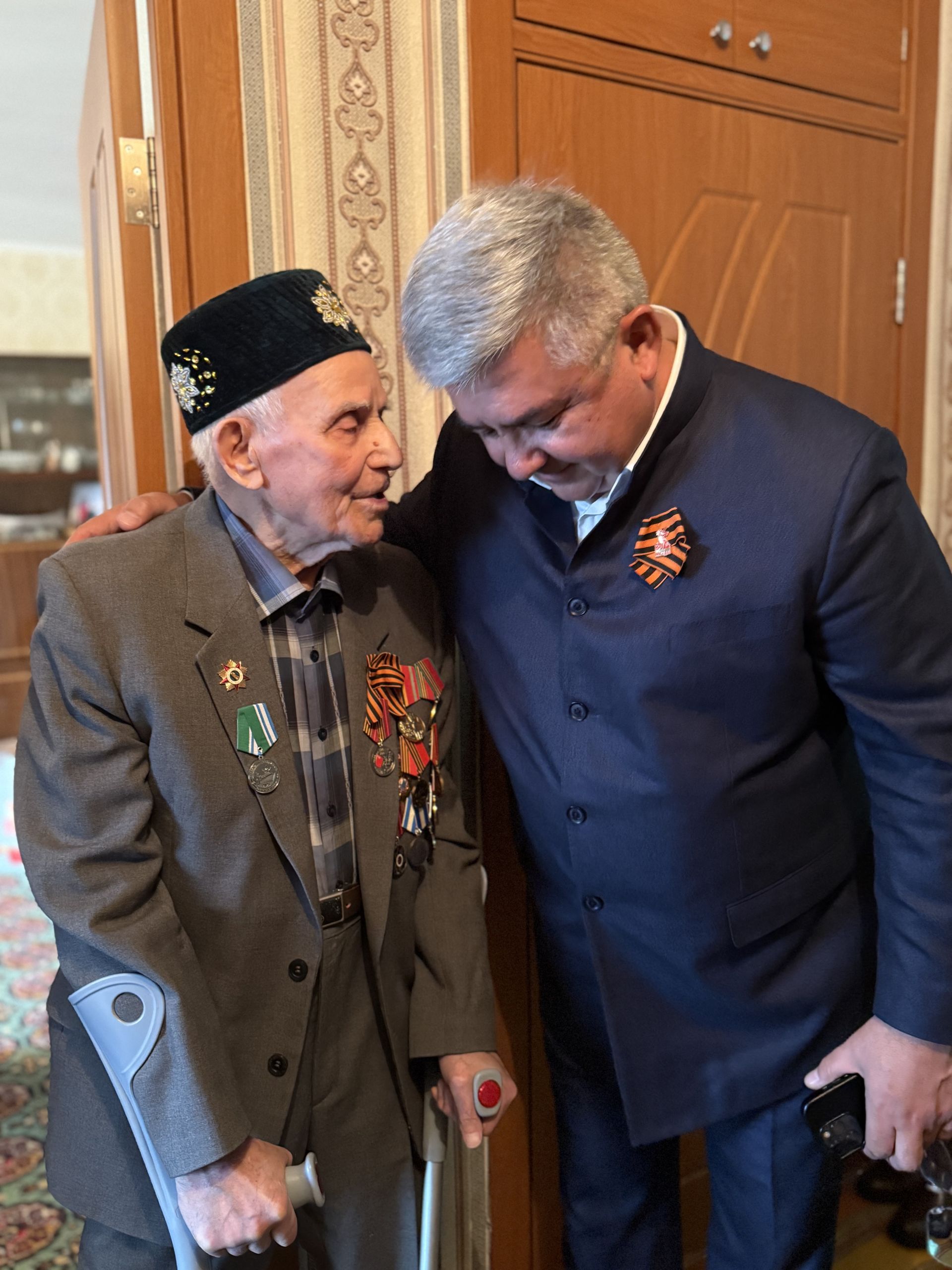 Сугыш ветераны Борһан Гайнетдиновны Җиңү көне белән котлау