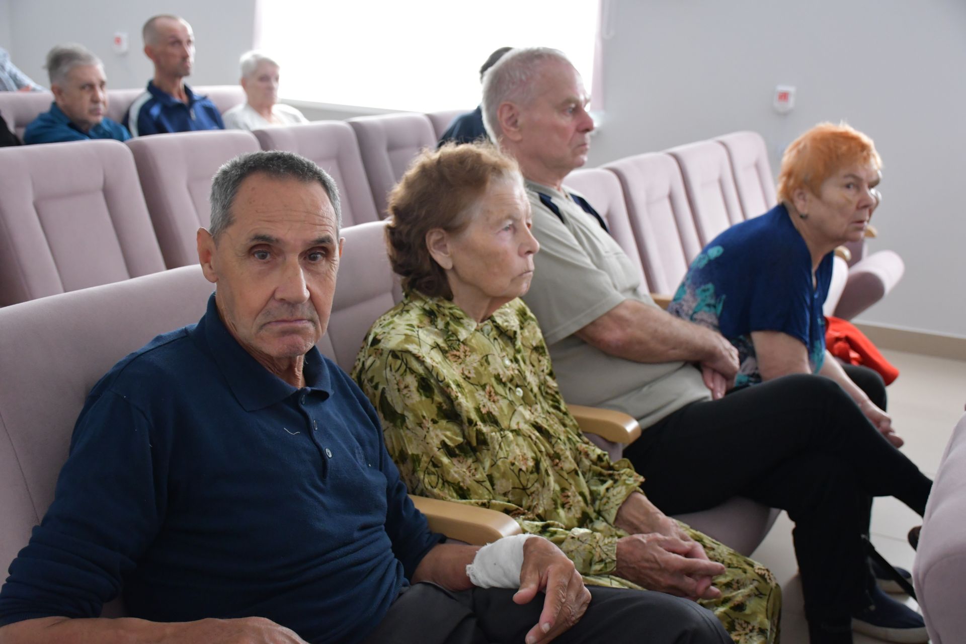 Михаил Афанасьев «Игелек йорты»нда яшәүче өлкәннәрне бәйрәм белән котлады