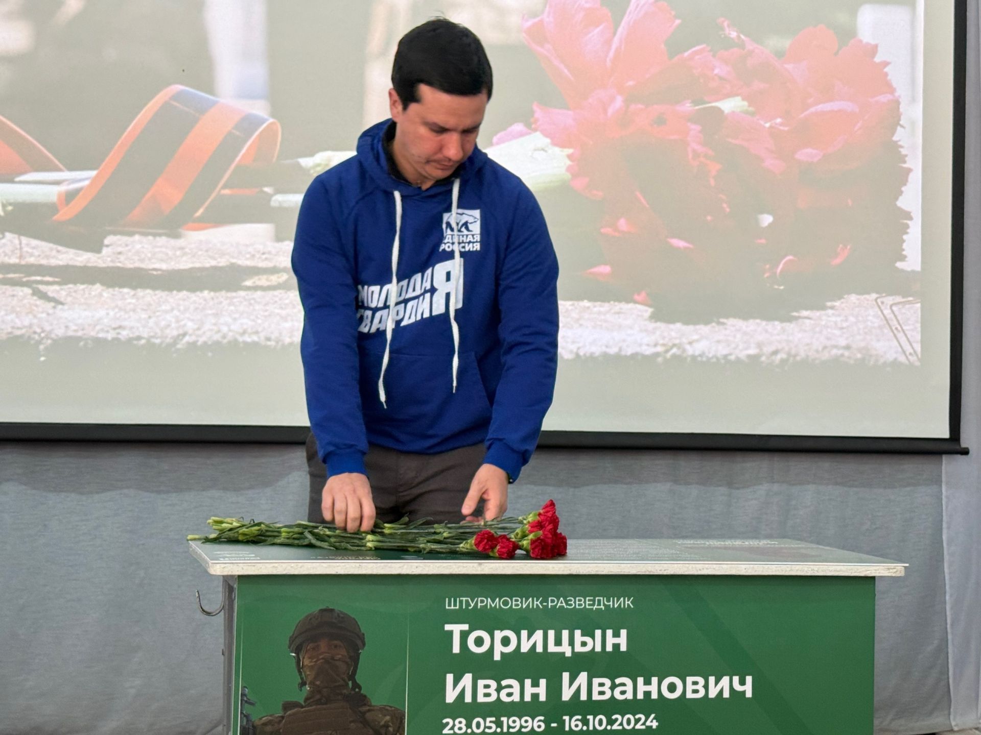 7нче лицейда МХОда һәлак булган катнашучылар истәлегенә мемориаль такта һәм батыр партасын тантаналы ачу