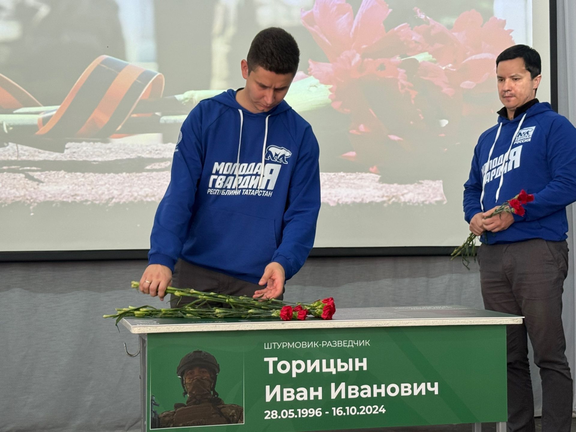 7нче лицейда МХОда һәлак булган катнашучылар истәлегенә мемориаль такта һәм батыр партасын тантаналы ачу